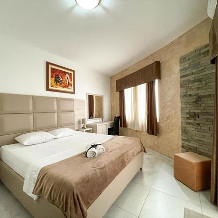 Imperial Hotel Ulcinj Buitenkant foto