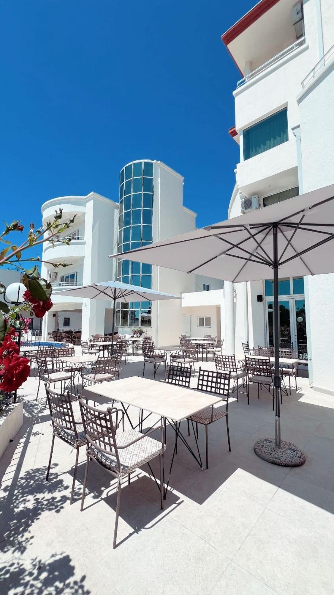 Imperial Hotel Ulcinj Buitenkant foto