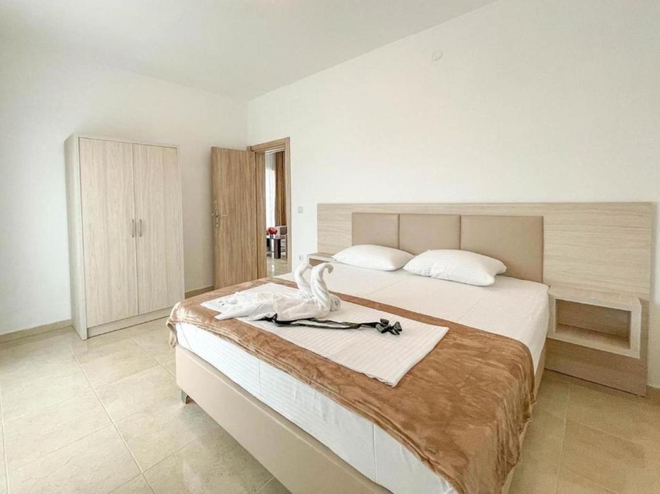 Imperial Hotel Ulcinj Buitenkant foto