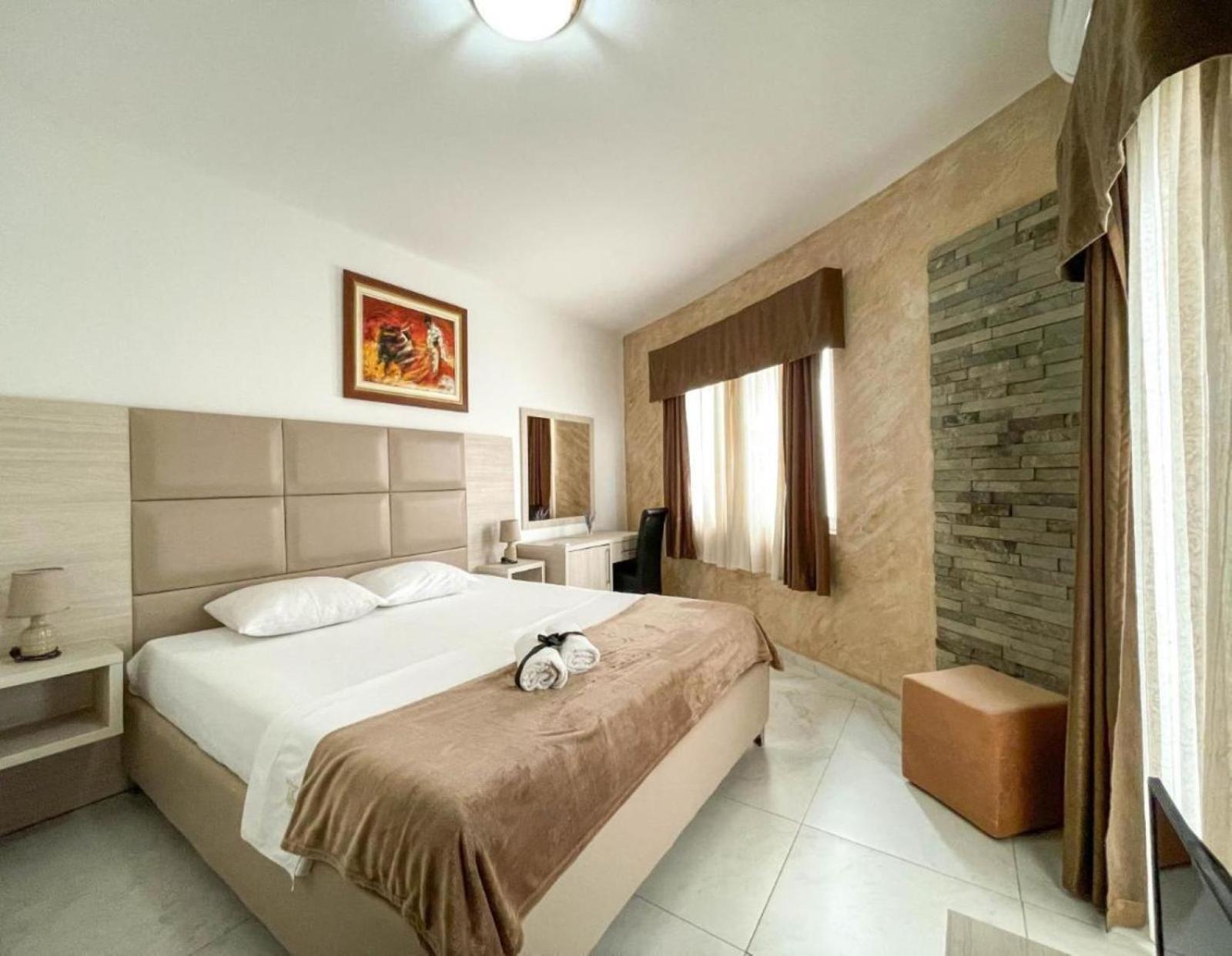 Imperial Hotel Ulcinj Buitenkant foto